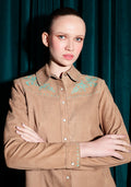 Camisa Fabiola Manga Comprida Pintura Manual Pala Frente/Pala Costas e Punhos - Chamois