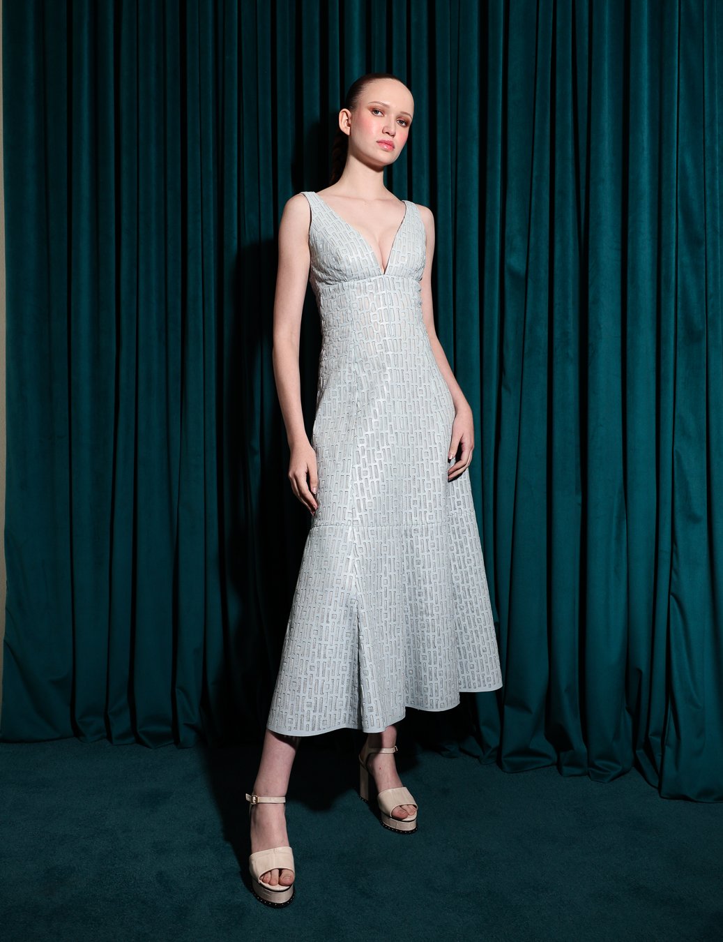 Vestido Midi Evasê Laser Quadrados e Retangulos