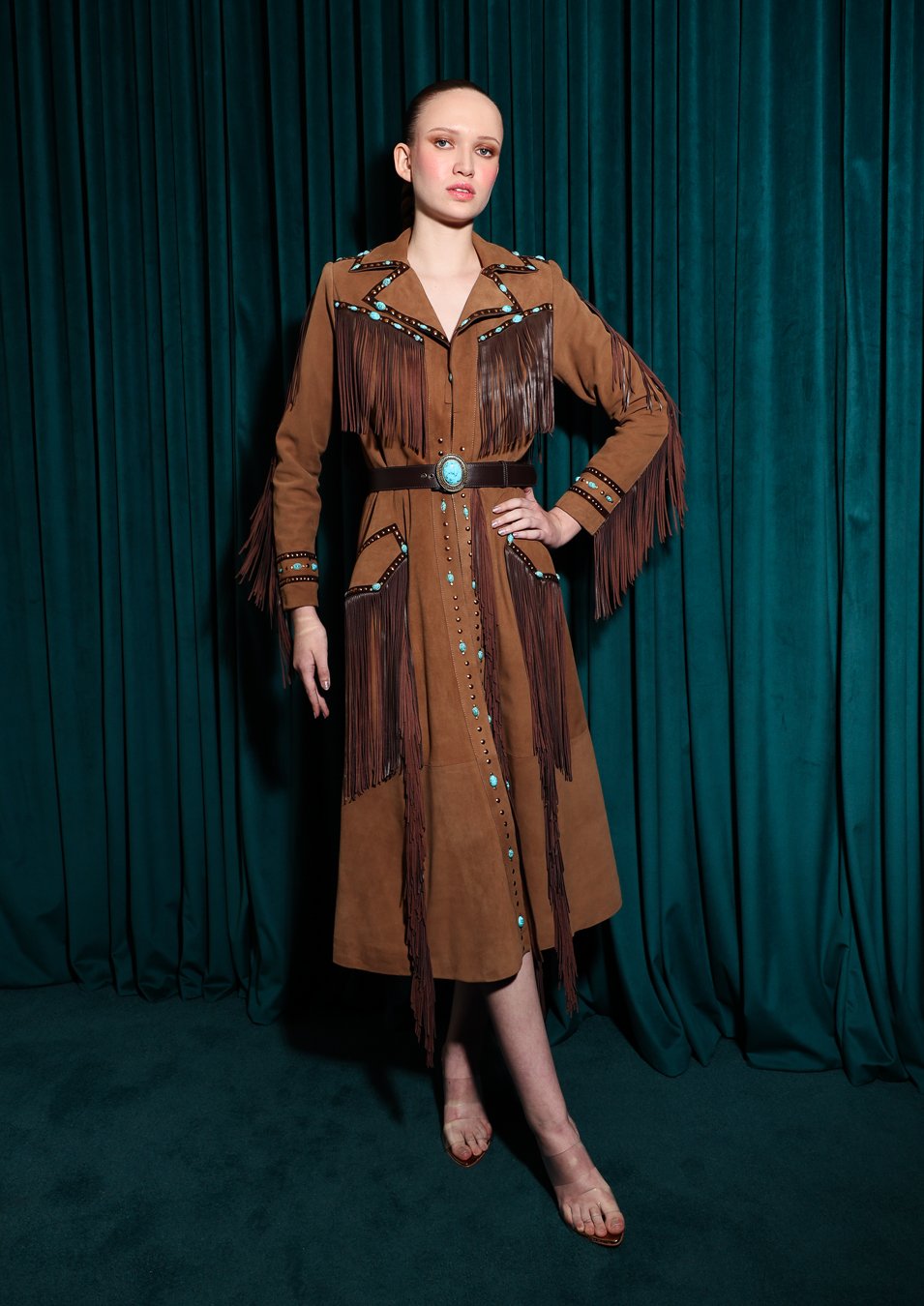 Trench Coat com Franjas Aplic.Pedras e Rebites Cinto Fivela Revestida