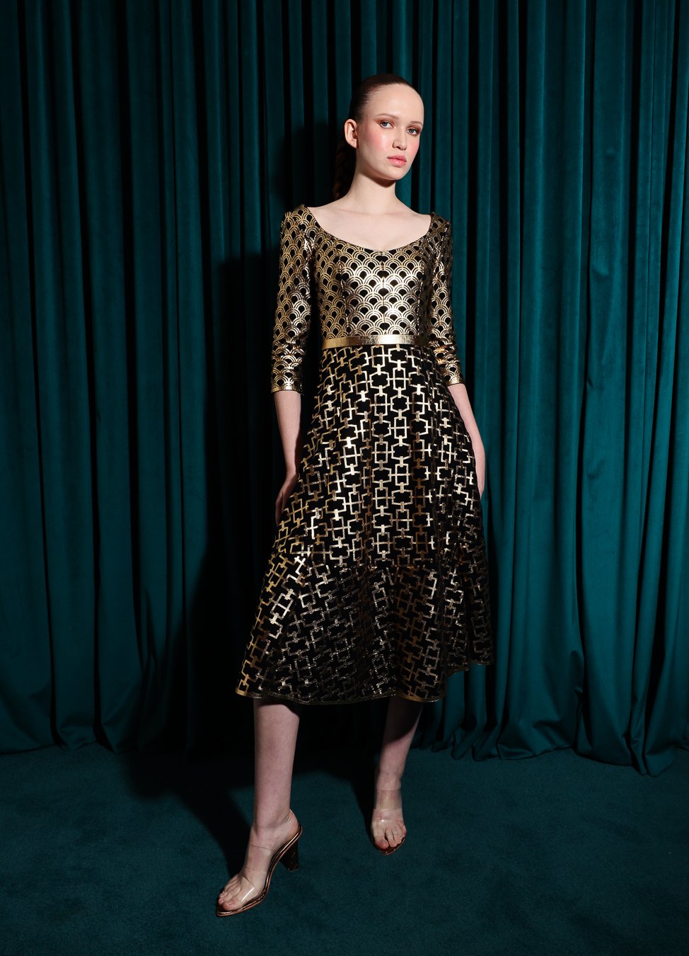 Vestido Decote U Manga Longa com Saia Evasê - Laser Elos/Arcos